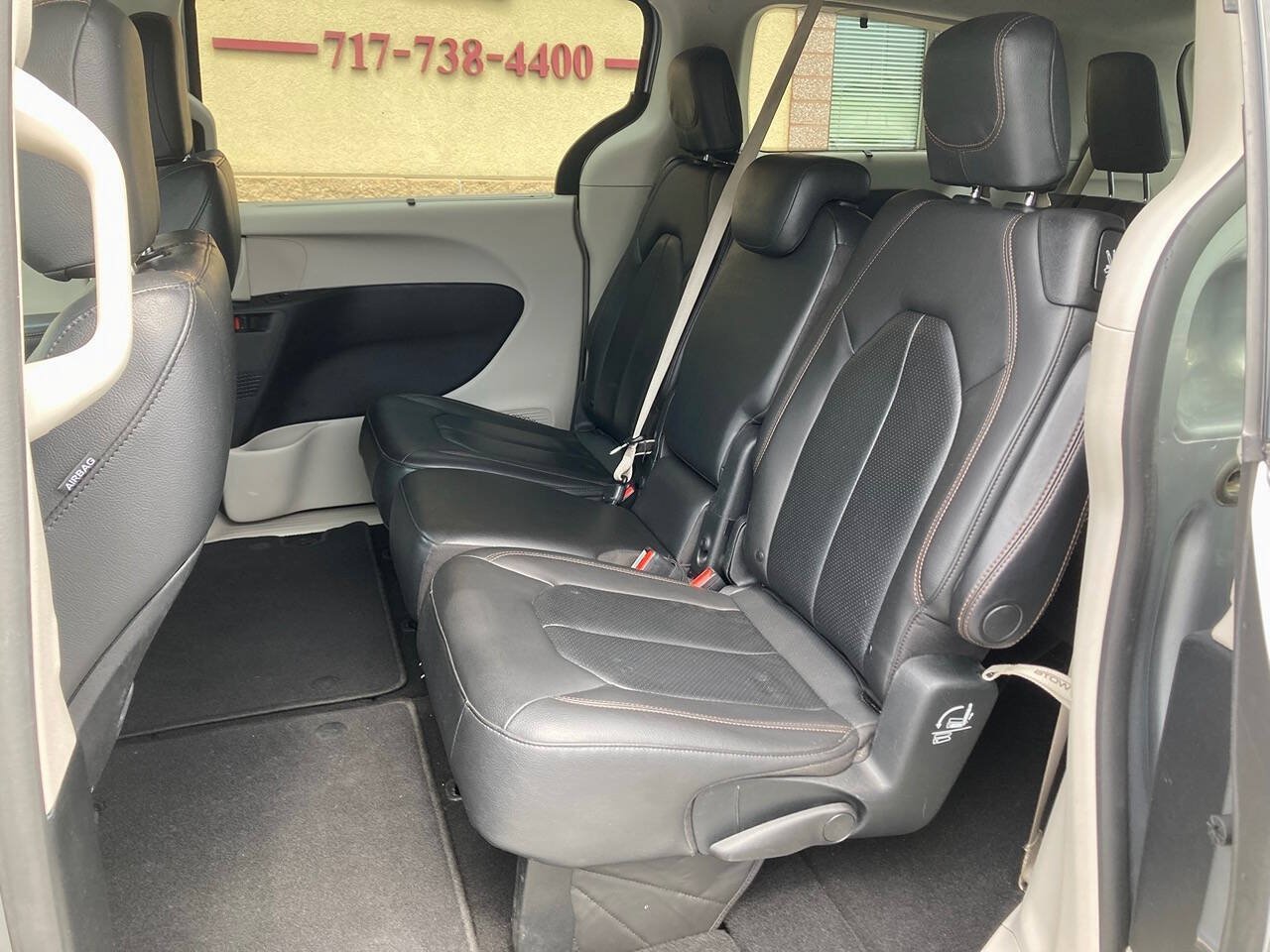 Used 2020 Chrysler Pacifica Touring-L FWD image 11