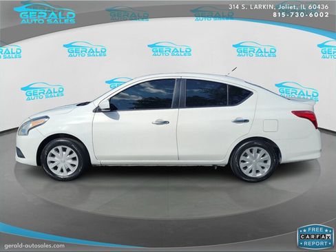 Used 2019 Nissan Versa SV image 3