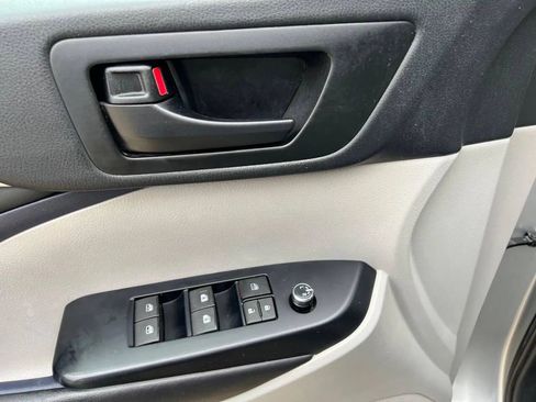 Used 2019 Toyota Highlander Plus image 32