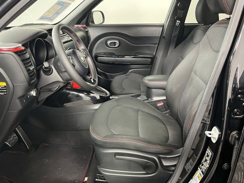 Used 2015 Kia Soul + image 11