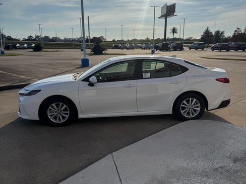 Used 2026 Toyota Camry LE w/ Convenience Package image 5