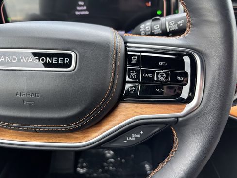 Used 2024 Jeep Grand Wagoneer L Series III AWD/4WD image 15