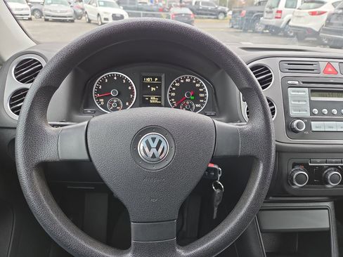 Used 2010 Volkswagen Tiguan S image 15