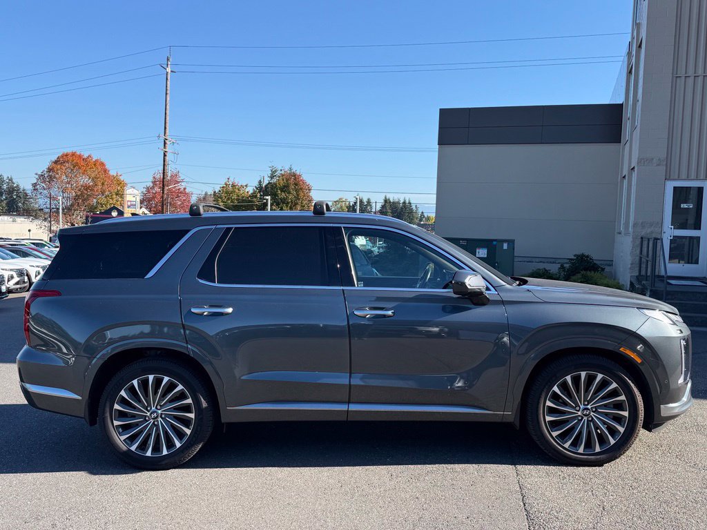 Used 2023 Hyundai Palisade Calligraphy w/ Winter Package AWD/4WD image 3