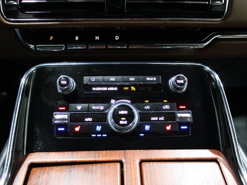 Used 2023 Lincoln Navigator L Reserve AWD/4WD image 17