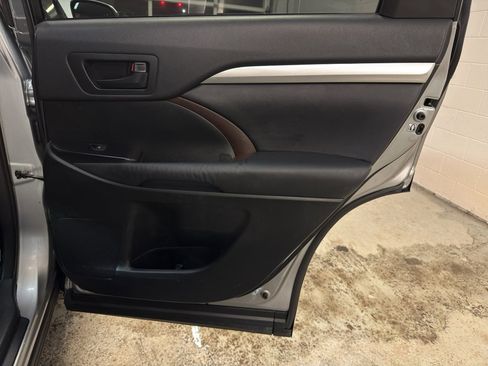 Used 2015 Toyota Highlander Plus image 24