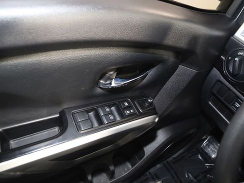Used 2017 Nissan Titan SV AWD/4WD image 23