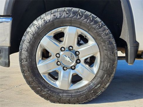 Used 2020 Chevrolet Silverado 2500 LTZ w/ LTZ Premium Package image 11