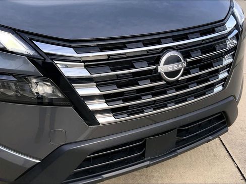 Used 2024 Nissan Rogue S image 29