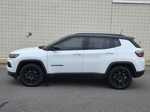 Used 2023 Jeep Compass Latitude w/ Sun and Sound Group AWD/4WD image 4