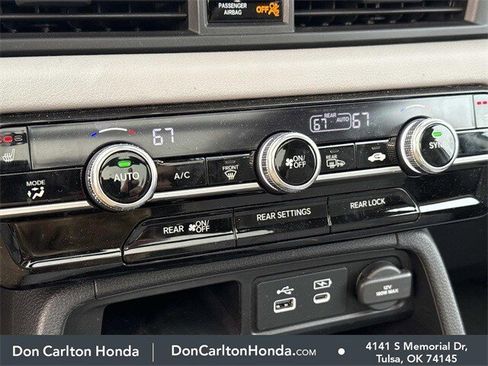 Used 2025 Honda Pilot Touring image 8