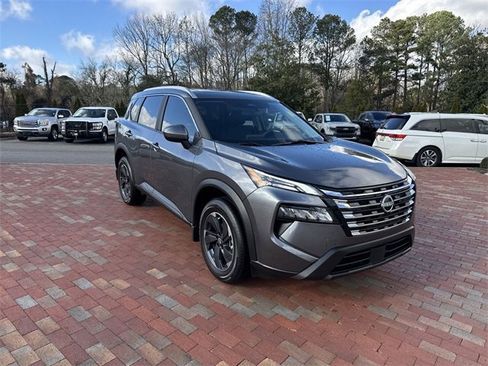 Used 2024 Nissan Rogue SV w/ SV Premium Package image 19