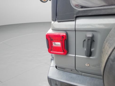 Used 2018 Jeep Wrangler Unlimited Sport S image 21