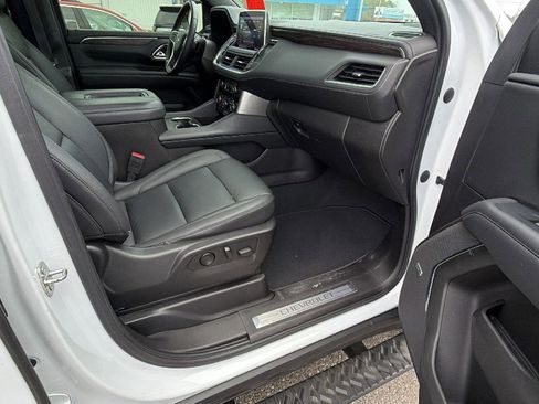 Used 2021 Chevrolet Tahoe Z71 w/ Luxury Package AWD/4WD image 17