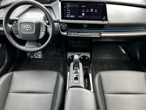 Used 2024 Toyota Prius XLE AWD/4WD image 3