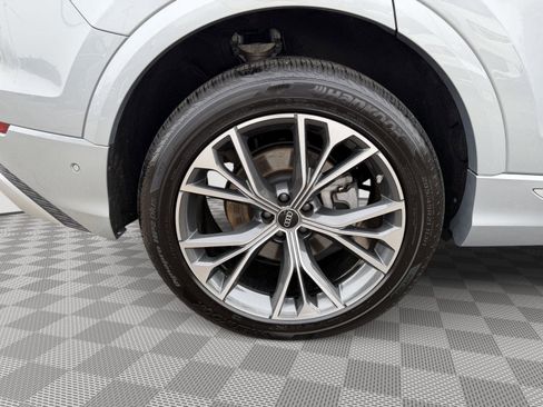 Used 2025 Audi Q8 Premium w/ Convenience Package image 9