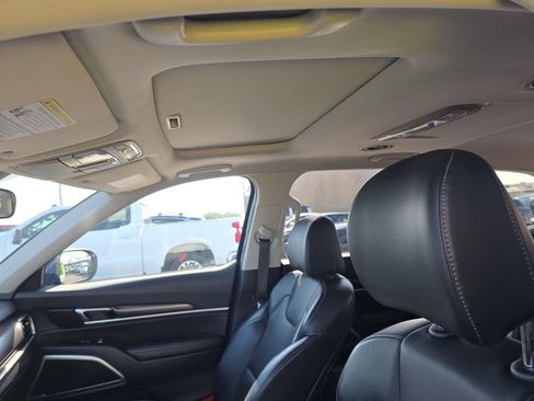 Used 2025 Kia Telluride S FWD image 18