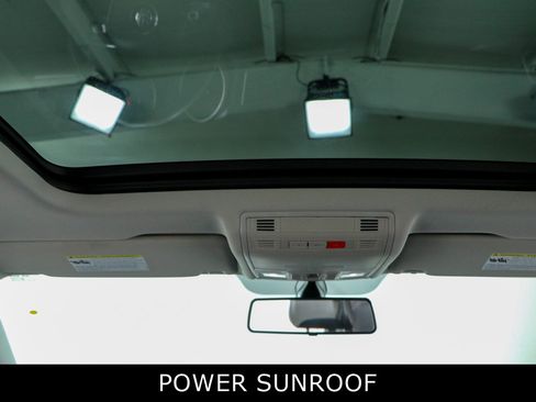 Used 2021 Volkswagen Tiguan SE w/ Panoramic Sunroof Package FWD image 21