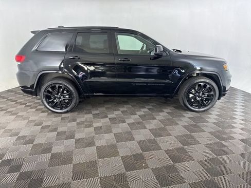 Used 2022 Jeep Grand Cherokee Laredo X AWD/4WD image 5