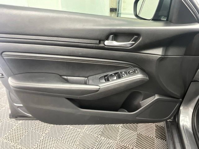 Used 2019 Nissan Altima 2.5 S FWD image 12