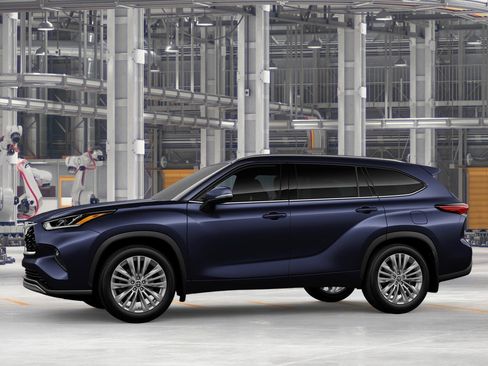 New 2026 Toyota Highlander Platinum image 3