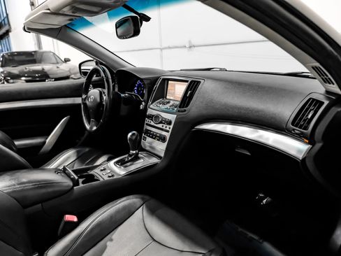 Used 2011 INFINITI G37 Convertible w/ Premium Pkg RWD image 13