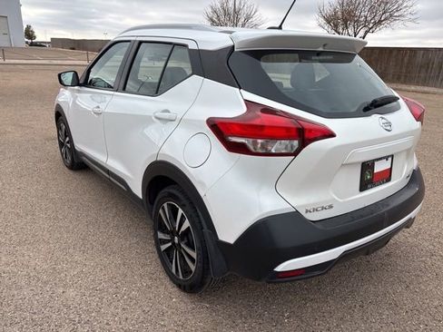 Used 2019 Nissan Kicks SR w/ SR Premium Package image 4