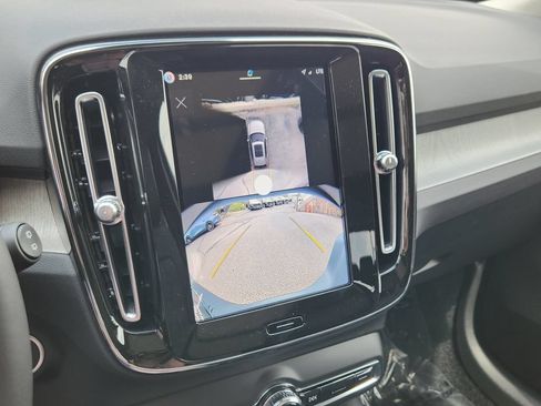 New 2026 Volvo XC40 B5 Plus w/ Climate Package AWD/4WD image 9