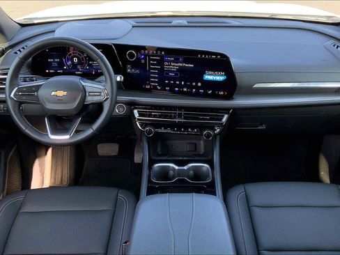 Used 2024 Chevrolet Traverse LT image 16