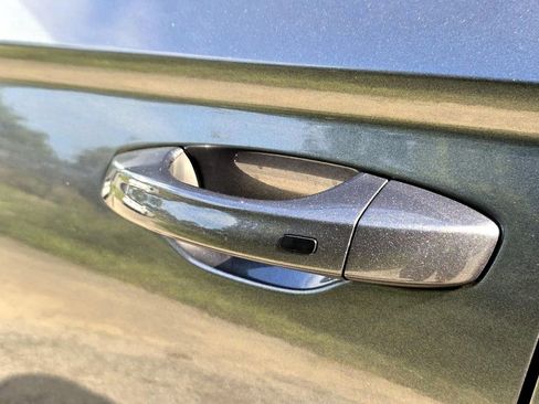 Used 2024 Volkswagen Taos SEL image 12