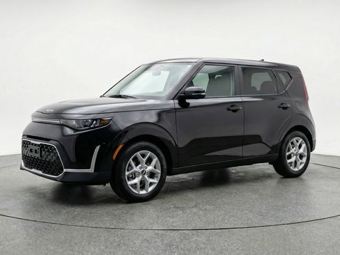 Used 2025 Kia Soul LX w/ LX Technology Package image 3