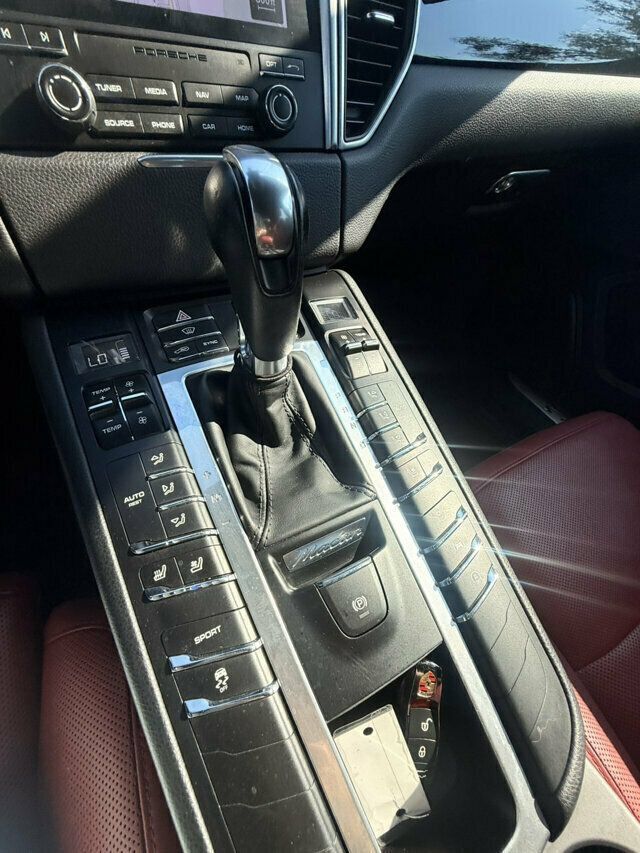 Used 2017 Porsche Macan S AWD/4WD image 27