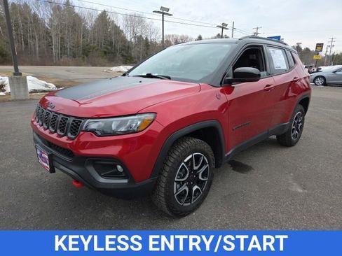Used 2025 Jeep Compass Trailhawk image 4
