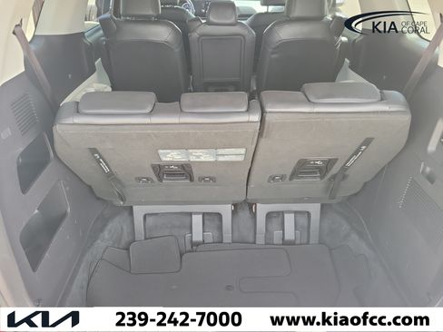 Used 2024 Kia Carnival LX FWD image 11