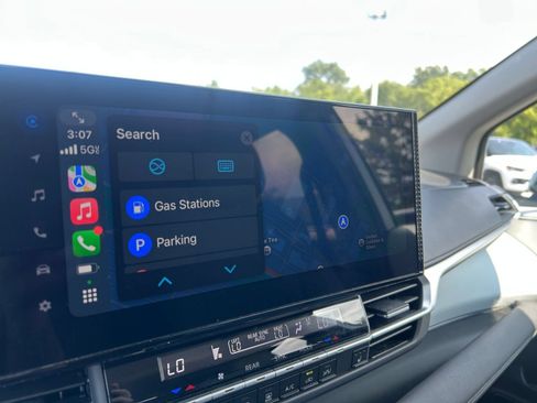 Used 2025 Toyota Sienna XLE FWD image 16