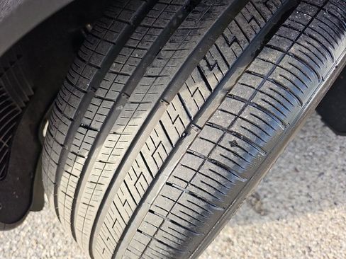 Used 2023 Porsche Cayenne image 32