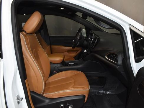 Used 2022 Chrysler Pacifica Pinnacle image 31