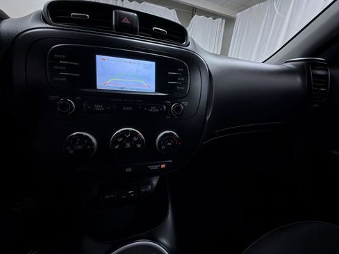 Used 2016 Kia Soul + image 18