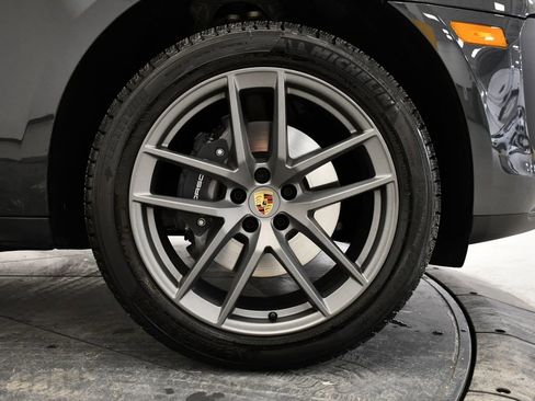 Used 2025 Porsche Macan image 19