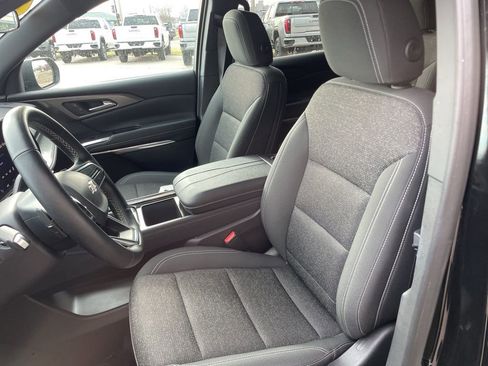 Used 2025 Chevrolet Traverse LT image 32