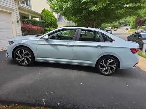 Used 2025 Volkswagen Jetta SEL FWD image 15