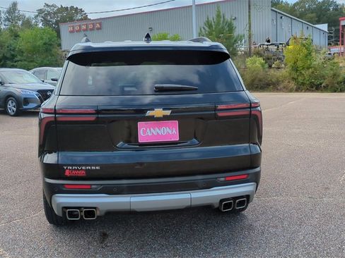 Used 2025 Chevrolet Traverse LT image 6