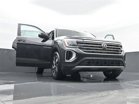 Used 2024 Volkswagen Atlas SE image 35