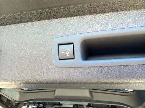 Used 2025 Toyota Sienna Platinum AWD/4WD image 24
