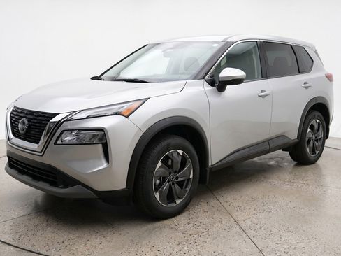 Used 2025 Nissan Rogue SV FWD image 3