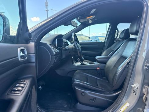 Used 2021 Jeep Grand Cherokee Laredo X AWD/4WD image 5