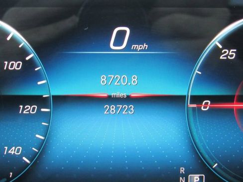 Used 2022 Mercedes-Benz EQB 300 4MATIC w/ Exclusive Package image 39