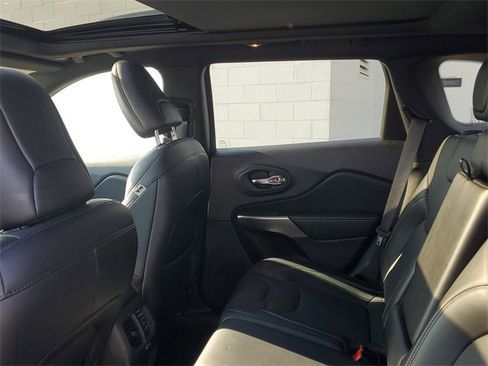 Used 2021 Jeep Cherokee Latitude Lux 80th Anniv w/ Quick Order Package 26U 80TH image 9