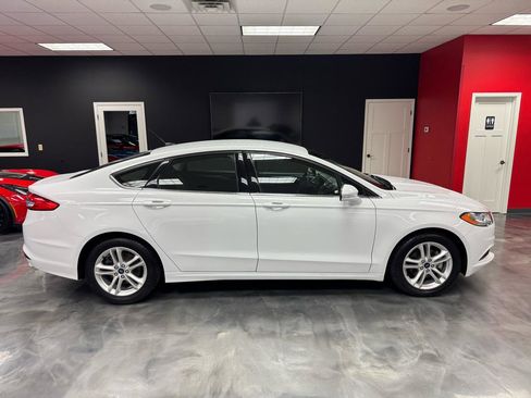Used 2018 Ford Fusion SE FWD image 6