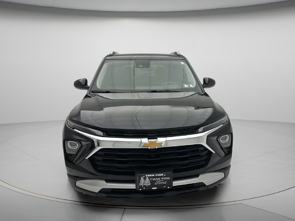 Used 2025 Chevrolet TrailBlazer LT AWD/4WD image 2